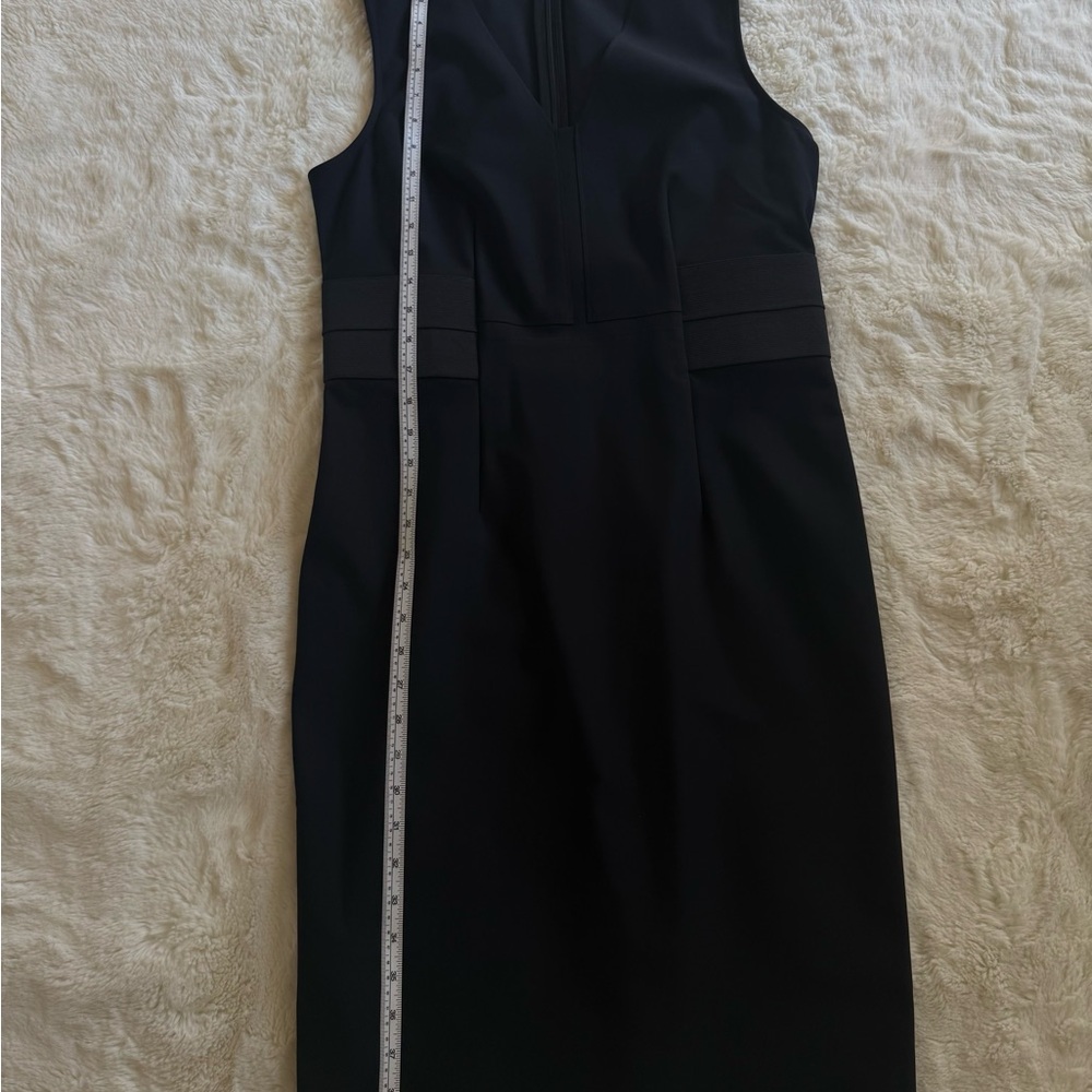 ANN TAYLOR BLACK V-NECK SHEATH DRESS SIDE PANELS SIZE 8 - Picture 7 of 8